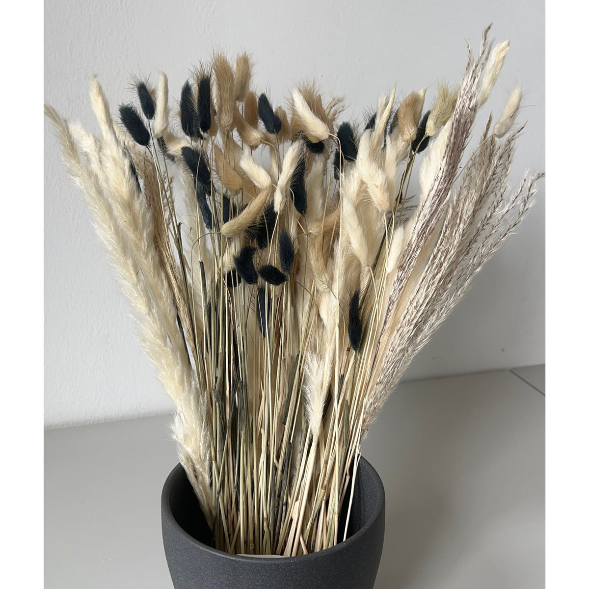 Trockenblumenstrauß „Modern Contrast“ – Lagurus, Phalaris & Gräser