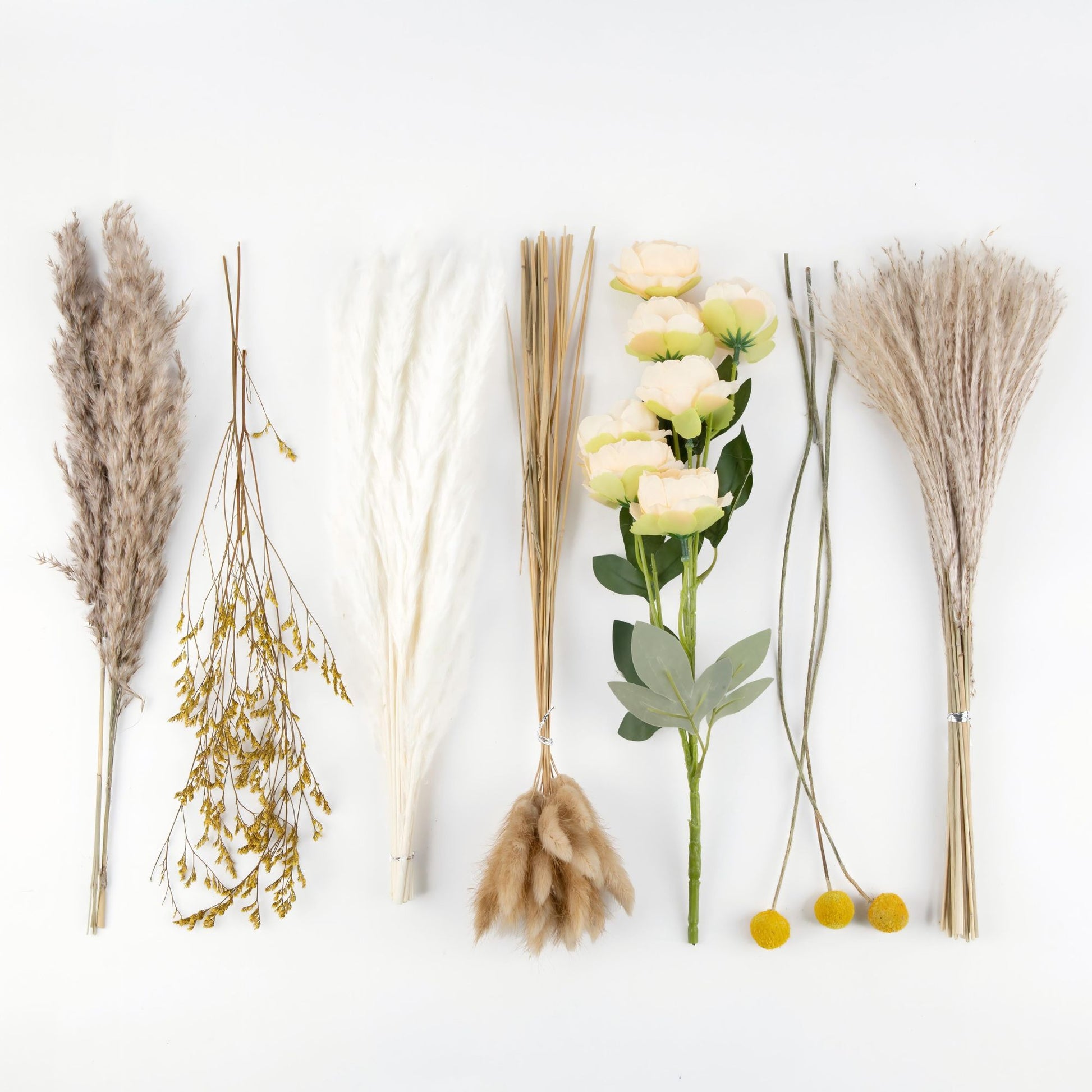 Boho Blumenstrauß mit Pampasgras und Pfingstrosen